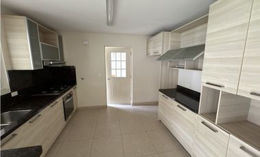 CASA EN VENTA -RESERVAS DE VERSALLES - REMATE BANCARIO