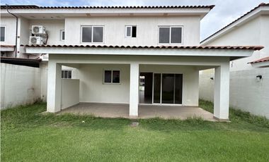 CASA EN VENTA -RESERVAS DE VERSALLES - REMATE BANCARIO