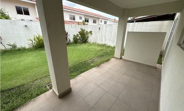 CASA EN VENTA -RESERVAS DE VERSALLES - REMATE BANCARIO