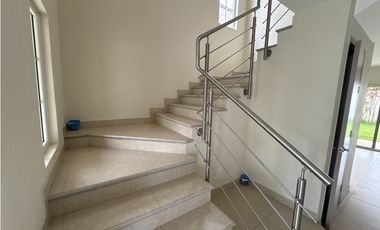 CASA EN VENTA -RESERVAS DE VERSALLES - REMATE BANCARIO