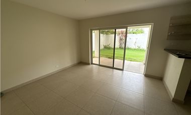 CASA EN VENTA -RESERVAS DE VERSALLES - REMATE BANCARIO