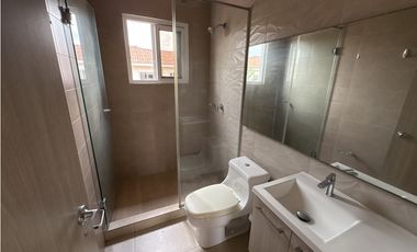 CASA EN VENTA -RESERVAS DE VERSALLES - REMATE BANCARIO