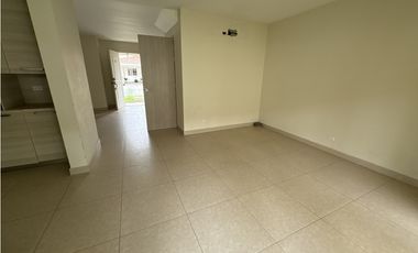 CASA EN VENTA -RESERVAS DE VERSALLES - REMATE BANCARIO