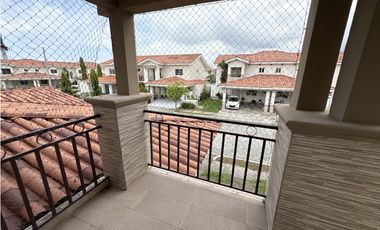 CASA EN VENTA -RESERVAS DE VERSALLES - REMATE BANCARIO