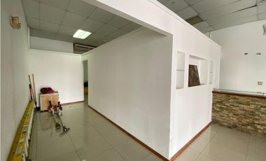 LOCAL / CENTENNIAL PLAZA / 60M / PISO 2 / FRENTE A MCDONALDS JC