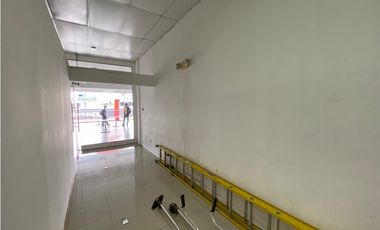 LOCAL / CENTENNIAL PLAZA / 60M / PISO 2 / FRENTE A MCDONALDS JC