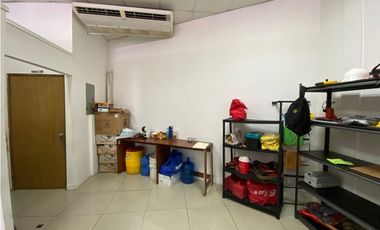 LOCAL / CENTENNIAL PLAZA / 60M / PISO 2 / FRENTE A MCDONALDS JC