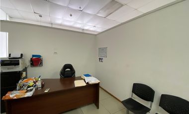 LOCAL / CENTENNIAL PLAZA / 60M / PISO 2 / FRENTE A MCDONALDS JC