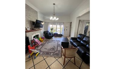 Chalet 5 ambientes. Barrio Güemes