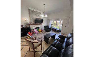 Chalet 5 ambientes. Barrio Güemes