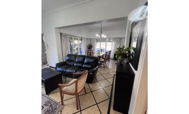 Chalet 5 ambientes. Barrio Güemes