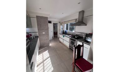 Chalet 5 ambientes. Barrio Güemes