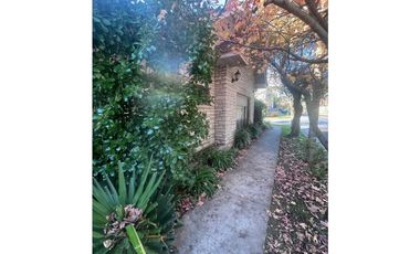 Chalet 5 ambientes. Barrio Güemes