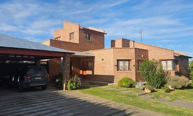CASA DE CATEGORIA. B° PRIVADO LA MARTINICA. POCITO