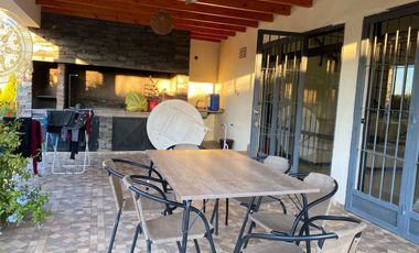 CASA DE CATEGORIA. B° PRIVADO LA MARTINICA. POCITO