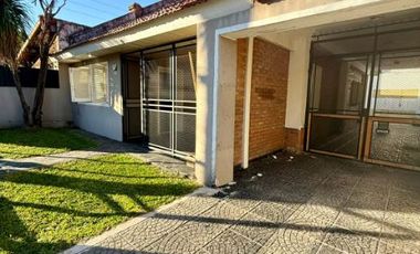 Casa en alquiler en Ramos Mejia Sur