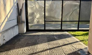 Casa en alquiler en Ramos Mejia Sur