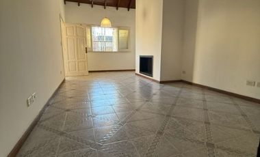 Casa en alquiler en Ramos Mejia Sur