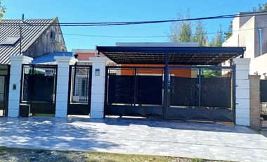 CASA 5 AMBIENTES EN VENTA PILAR /PATIO Y COCHERA