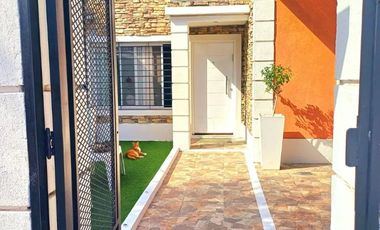 CASA 5 AMBIENTES EN VENTA PILAR /PATIO Y COCHERA
