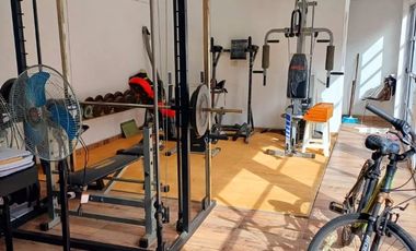 CASA 5 AMBIENTES EN VENTA PILAR /PATIO Y COCHERA