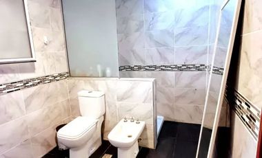 CASA 5 AMBIENTES EN VENTA PILAR /PATIO Y COCHERA