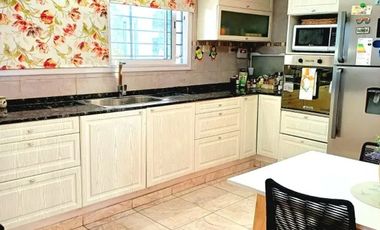 CASA 5 AMBIENTES EN VENTA PILAR /PATIO Y COCHERA