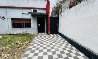 CASA 4 AMBIENTES VENTA ESCALADA BUENA UBICACION