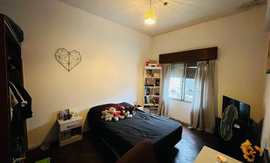 CASA 4 AMBIENTES VENTA ESCALADA BUENA UBICACION
