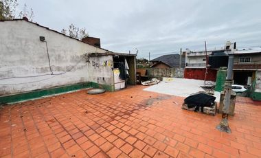 CASA 4 AMBIENTES VENTA ESCALADA BUENA UBICACION