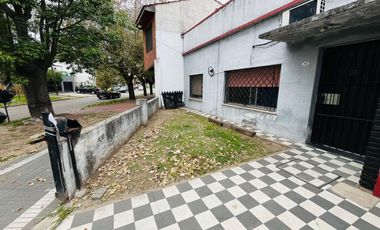 CASA 4 AMBIENTES VENTA ESCALADA BUENA UBICACION