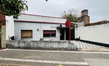 CASA 4 AMBIENTES VENTA ESCALADA BUENA UBICACION