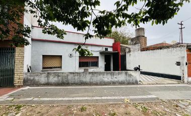 CASA 4 AMBIENTES VENTA ESCALADA BUENA UBICACION