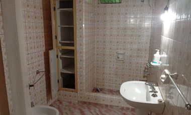 VENTA CASA 3AMB/2LOCALES FRENTE EN CLAYPOLE