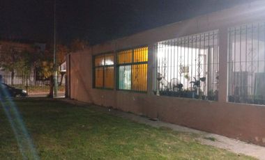 VENTA CASA 3AMB/2LOCALES FRENTE EN CLAYPOLE