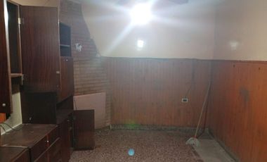 VENTA CASA 3AMB/2LOCALES FRENTE EN CLAYPOLE