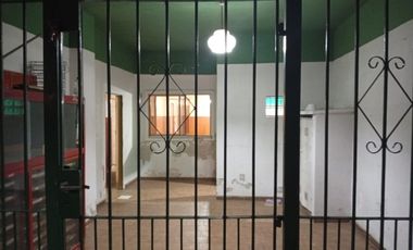 VENTA CASA 3AMB/2LOCALES FRENTE EN CLAYPOLE