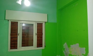 VENTA CASA 3AMB/2LOCALES FRENTE EN CLAYPOLE