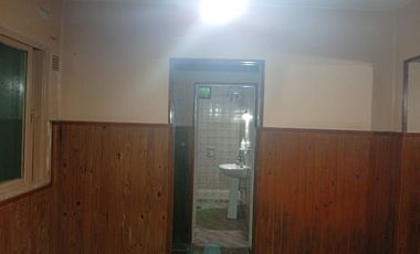 VENTA CASA 3AMB/2LOCALES FRENTE EN CLAYPOLE