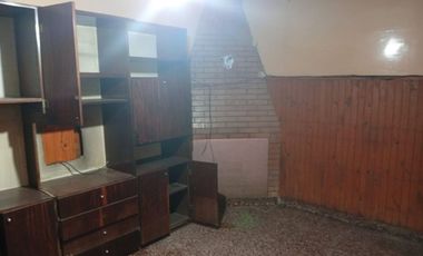 VENTA CASA 3AMB/2LOCALES FRENTE EN CLAYPOLE