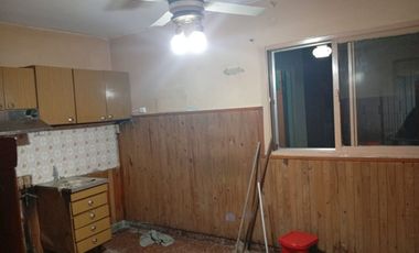 VENTA CASA 3AMB/2LOCALES FRENTE EN CLAYPOLE