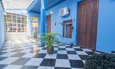 Casa de 6 Ambientes con local
