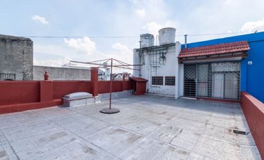 Casa de 6 Ambientes con local