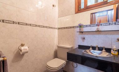 Casa de 6 Ambientes con local