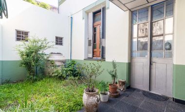 Casa de 6 Ambientes con local