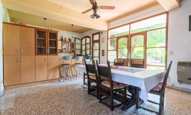 Casa de 6 Ambientes con local