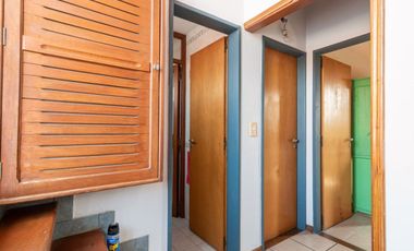 Casa de 6 Ambientes con local