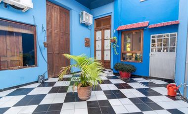 Casa de 6 Ambientes con local