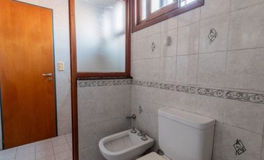Casa de 6 Ambientes con local