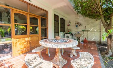 Casa de 6 Ambientes con local